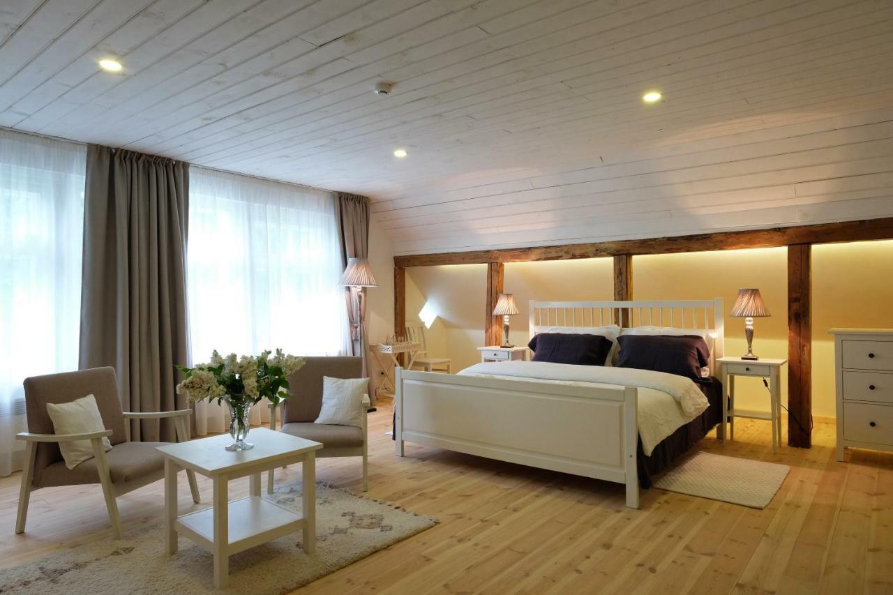 Hotel Meke Mustkalni Esterno foto